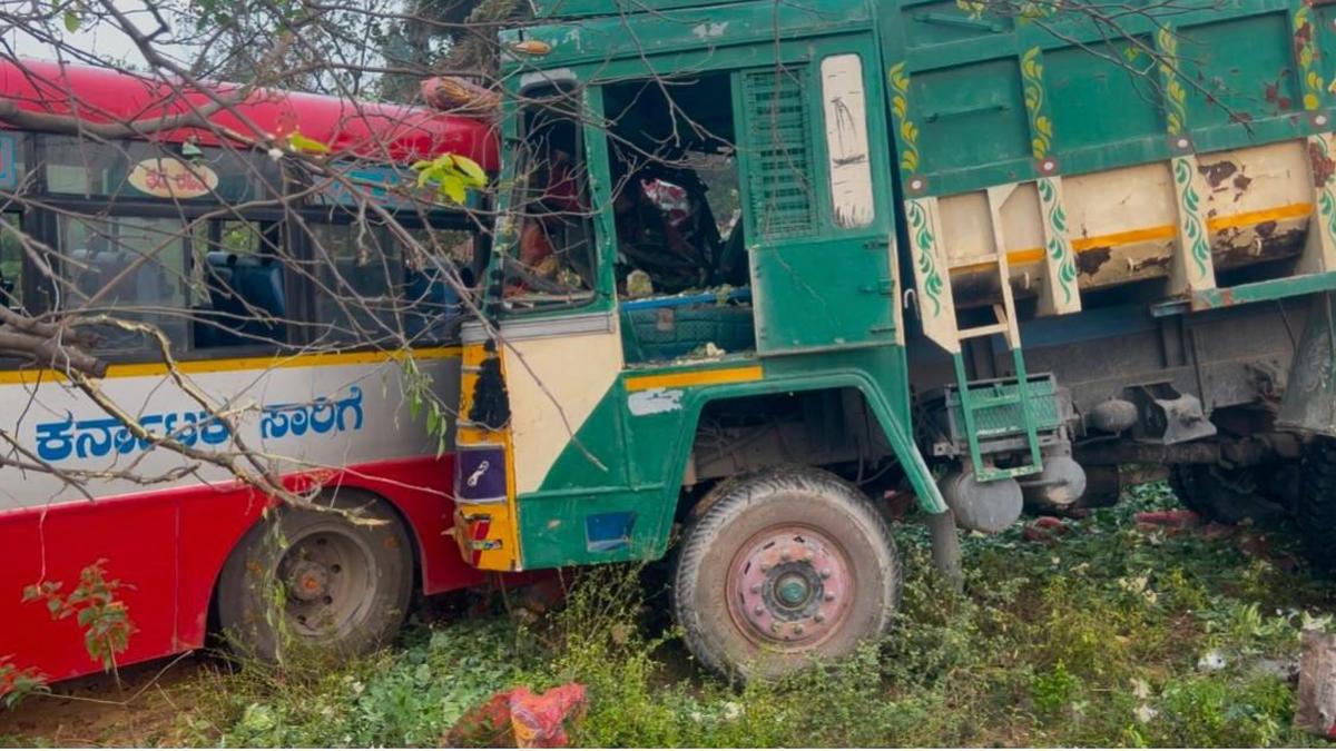 Four persons killed as Karnataka bus collides with two lorries in T.N.